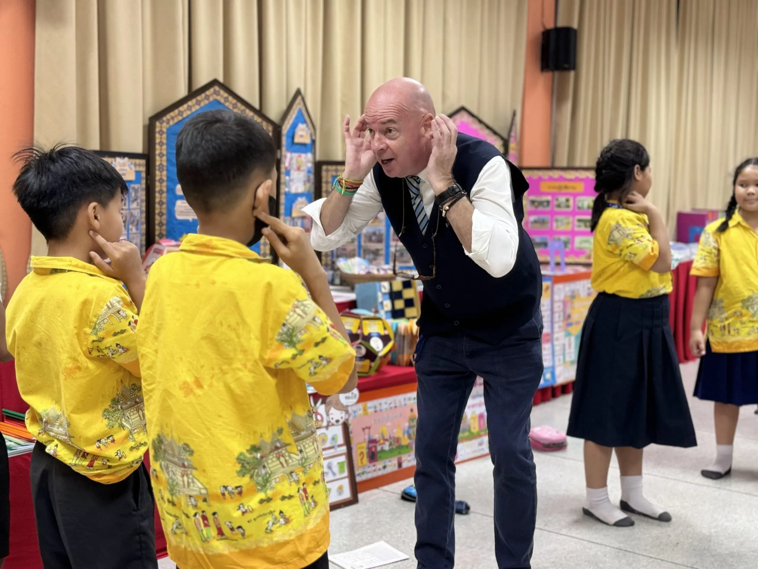 slide about us 01 scaled