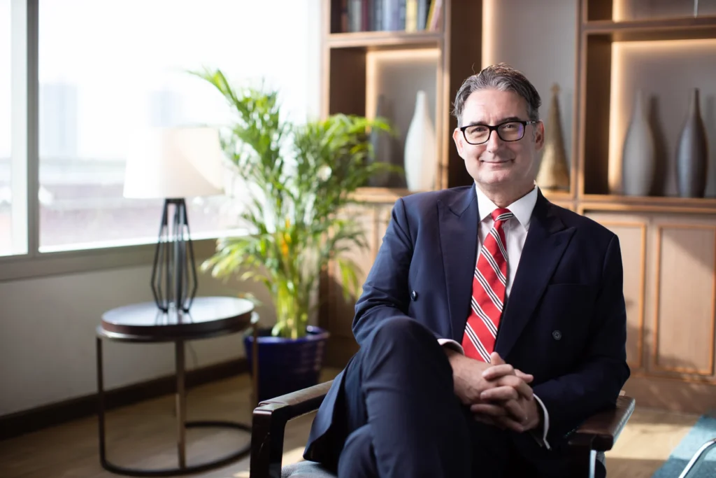 Warren Stanworth, BA (Hons), EDMS, PGCE, MBA Academic Dean Asian Institute of Hospitality and Management