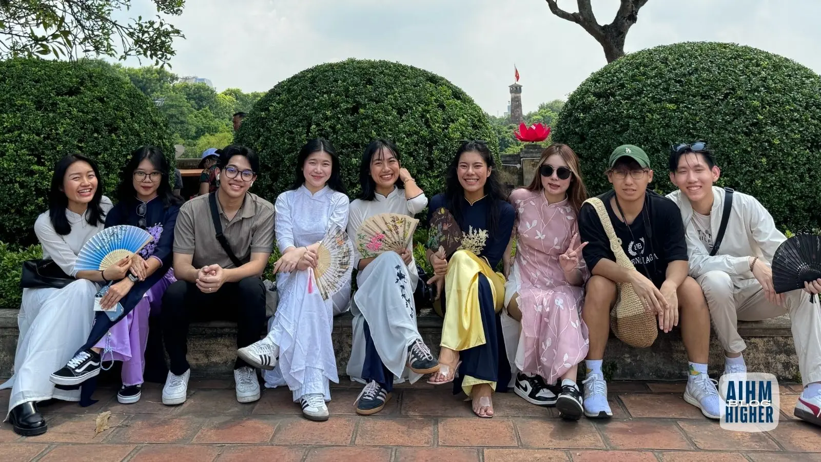 นักศึกษาต่างชาติสนุกกับประสบการณ์ทางวัฒนธรรมในประเทศไทยระหว่างชีวิตมหาวิทยาลัยในต่างแดน