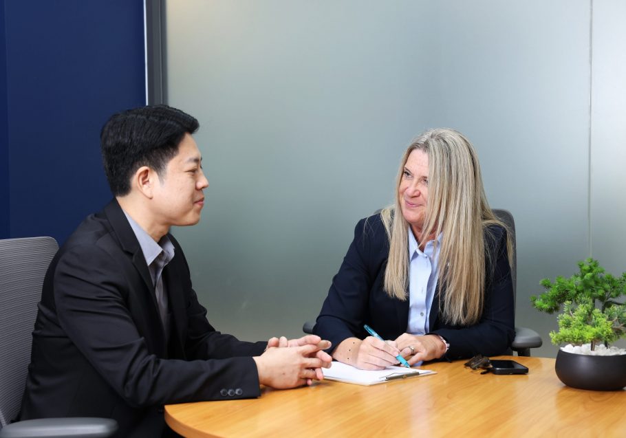 AIHM consulting session with an executive and a business expert discussing tailored hospitality solutions, leadership development, and organisational improvement at the AIHM Bangkok campus.